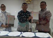 PJ Walikota Palopo Serah Terima LHP Atas LKPD Kota Palopo 2023 Pada BPK Sulsel