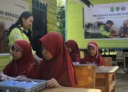 PT Masmindo Dwi Area Hadirkan Program Makan Siang Bergizi di Latimojong, Anak-anak SD Antusias!