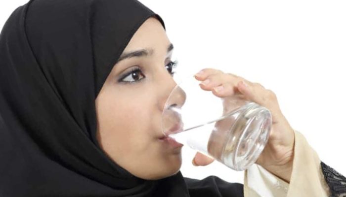 Manfaat Minum Air Sedikit Saat Buka Puasa: Mengoptimalkan Kesehatan dan Kehidupan Sehari-hari