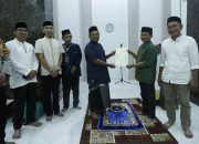 Kepala Inspektorat Palopo Serahkan Sertifikat Tanah Kepada Pengurus Masjid Al-Amin