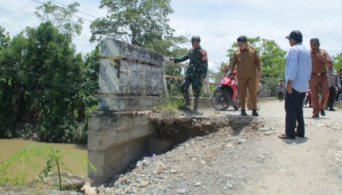 Wakil Bupati Luwu Salurkan Bantuan dan Tinjau Sejumlah Fasilitas Umum yang Rusak Akibat Banjir di Lamasi Timur