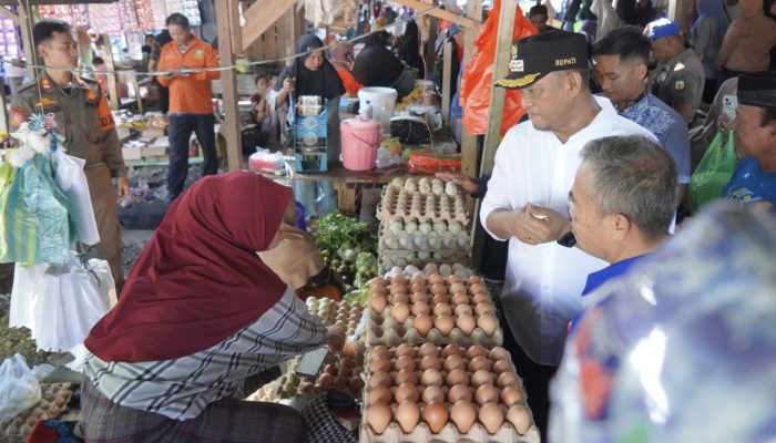 Bupati Luwu Sidak Pasar Tradisional Cilallang Jelang Idul Fitri, Pastikan Stabilitas Harga Pangan