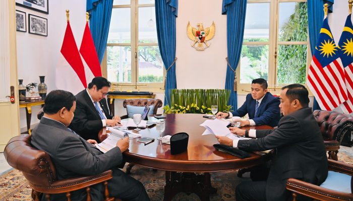 Rapat Strategis Usai Kunjungan PM Malaysia: Prabowo Matangkan Langkah Deregulasi dan Perundingan Tarif dengan AS
