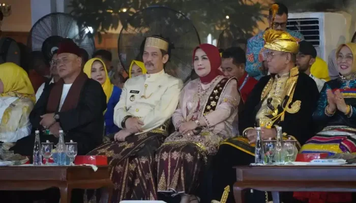 Palopo Tampil Memukau di Karnaval Budaya APEKSI 2025 Surabaya