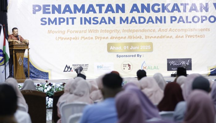 Staf Ahli Bidang Kesra Pemkot Palopo Buka Acara Penamatan SMPIT Madani