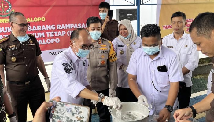 Wakili Pj Walikota Palopo, Amir Santoso Turut Musnahkan Barang Bukti Inkracht di Kejaksaan