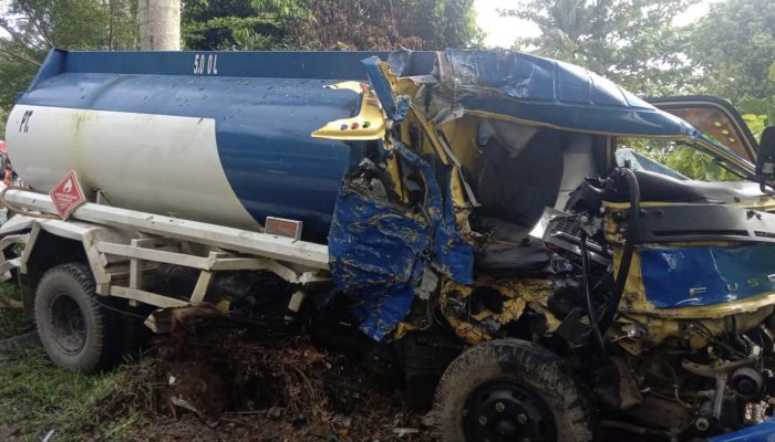 Duel di Jalur Trans Sulawesi, Bus dan Truk Tangki BBM Tabrakan