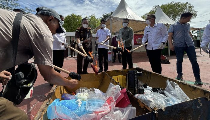 Kejari Luwu Utara Musnahkan Barang Bukti dari 33 Perkara Tipidum, Narkotika Jadi yang Terbanyak