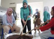 Pj. Ketua TP PKK Kota Palopo Kunjungi UMKM, Dorong Pertumbuhan Ekonomi Lokal