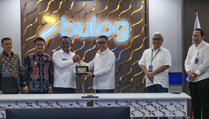 Perum Bulog dan Pemkab Luwu Teken MoU Pembangunan Sentra Penggilingan Padi