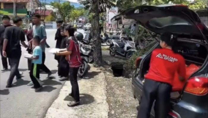 AS Bilyard Bagikan Ratusan Kotak Makanan, Sasar Rumah Warga, Pengendara dan Masjid