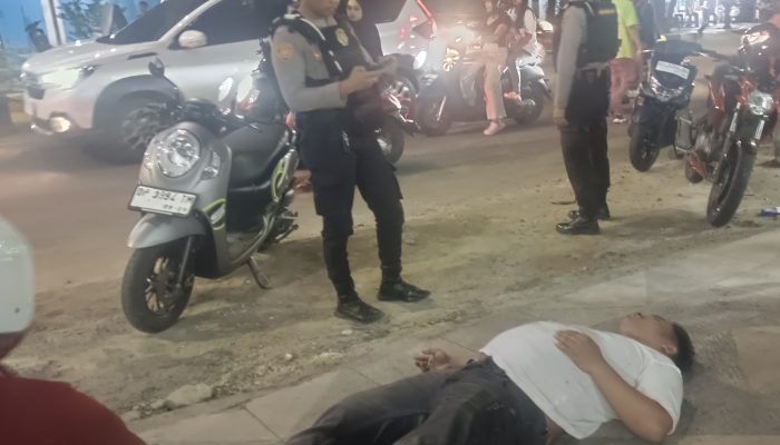 Kecelakaan Motor di Jalan Sudirman Palopo, Pengendara Yamaha Prego Pingsan di Tengah Jalan