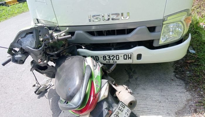 Tabrakan Dengan Truk Isuzu di Tikungan Battang Palopo, Pengemudi Motor Meninggal Dunia