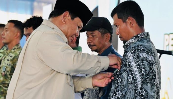 Prabowo Anugerahkan Tanda Kehormatan, Petani Hingga Menteri Jadi Pahlawan Swasembada Pangan 2025