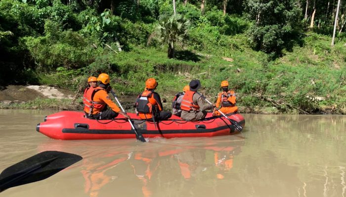 Lansia di Bone Diduga Terseret Arus Sungai, Tim SAR Gabungan Lakukan Pencarian
