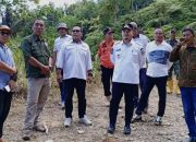 Wabup Luwu Tinjau dan Kerahkan Alat Berat Dilokasi Tanah Longsor di Larompong