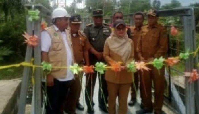 Bupati Luwu Utara Resmikan Jembatan Gantung Penghubung Dua Desa