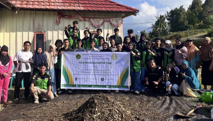 Mahasiswa HIMAGRO Gelar Pelatihan Kompos Untuk Petani Luwu