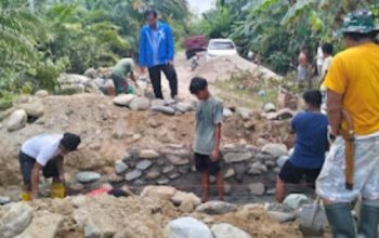 Jalisman Bangun Pladekker Pakai Dana Pribadi, Warga Desa Pengkendekan Apresiasi