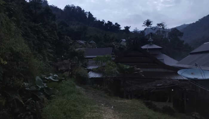 Salupaku Gelap: Kemerdekaan yang Belum Menyala di Ujung Negeri