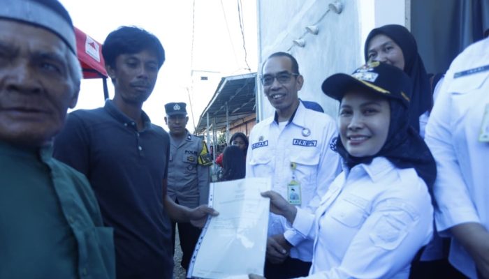 Warga Salotellue Palopo Terima Sertifikat Konsolidasi Tanah