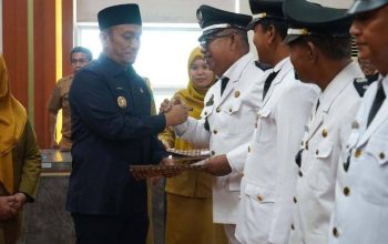 Kukuhkan 14 Kepala Desa, Bupati Irwan Dorong Kades Jadi Pelayan Masyarakat