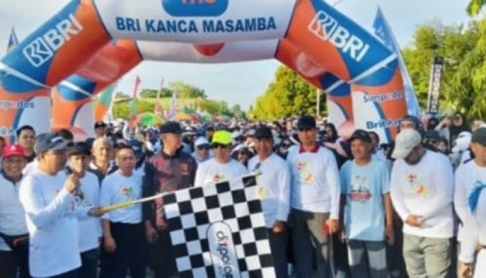 Bupati Luwu Utara Lepas Ribuan Peserta Jalan Santai HUT ke-26