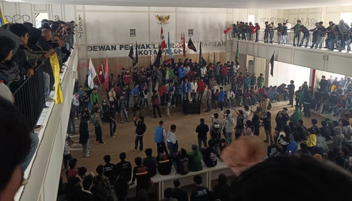 Demo di DPRD Palopo, Massa Usung 9 Tuntutan: Dari Copot Kapolri hingga Reformasi Kepolisian