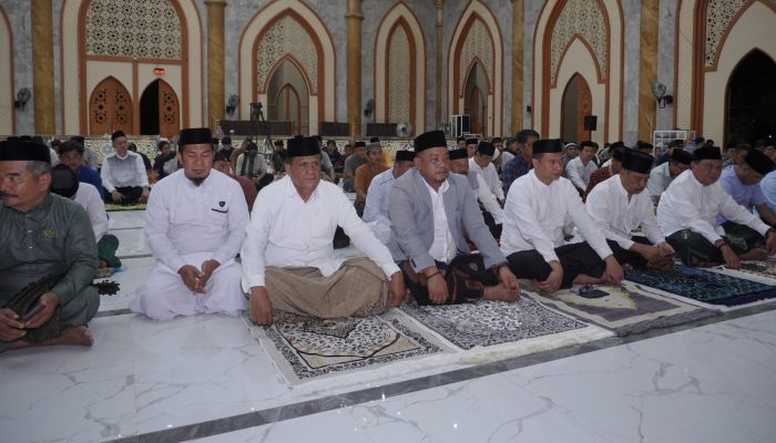 Tarawih Perdana, Bupati Luwu Ajak Masyarakat Jadikan Ramadan Momentum Perbaikan Diri