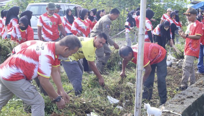 Galakkan Kebersihan, Bupati Luwu Pimpin Gerakan Jumat Bersih