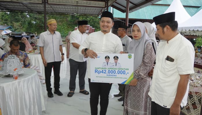 Buka Puasa Bersama, Wabup Luwu Serahkan Santunan BPJS Rp42 Juta ke Ahli Waris Petugas Keagamaan