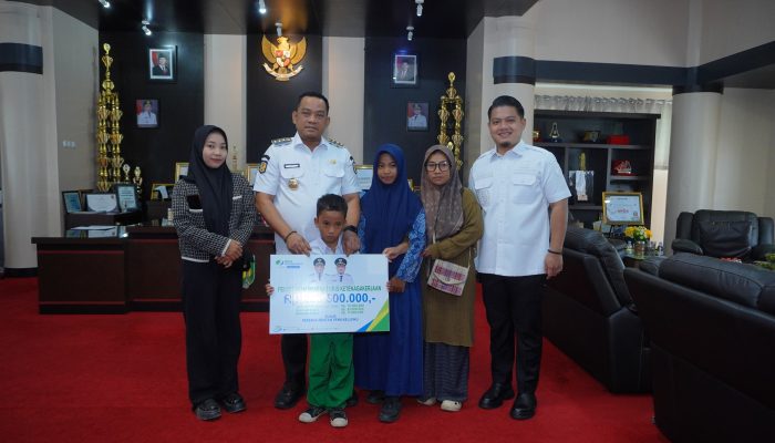 Pemkab Luwu dan BPJS Ketenagakerjaan Salurkan Santunan Ratusan Juta