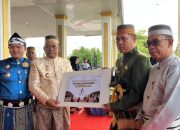 Masmindo Salurkan 450 Tas dan 350 Meja untuk Sekolah di Luwu