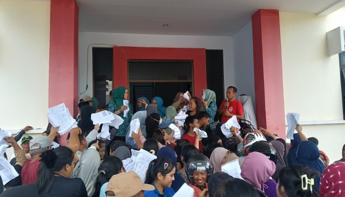 Pemkab Luwu Gelar Pasar Murah, Warga Walenrang Berburu LPG 3 Kg